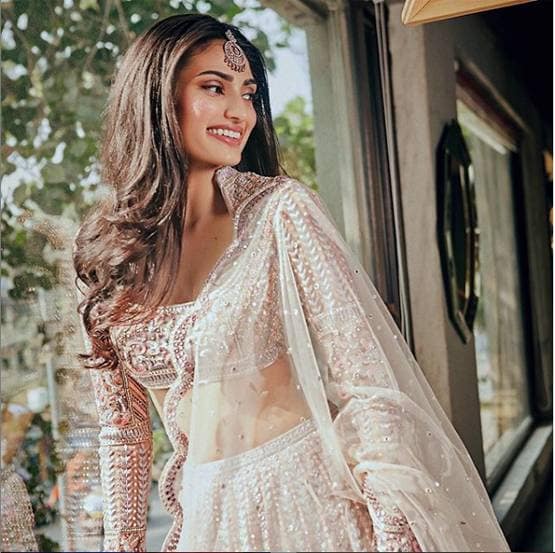 अथिया शेट्टी ने बिताई 'वाइल्ड नाइट', फोटो शेयर कर फैन्स को कही ये बात