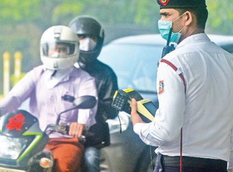 ट्रैफिक नियम तोड़ने पर बस वाले पर लगा 6 लाख 72 हजार का जुर्माना!