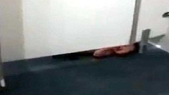 चीन: पब्लिक टॉयलेट की ठंडी फर्श पर बच्ची को छोड़ गई मां, कोरोना का शक