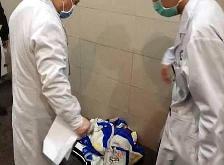 चीन: पब्लिक टॉयलेट की ठंडी फर्श पर बच्ची को छोड़ गई मां, कोरोना का शक