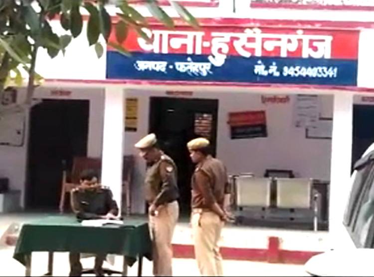 बार बालाओं के डांस पर दारोगा ने उड़ाए पैसे, साथी बनाते रहे वीडियो