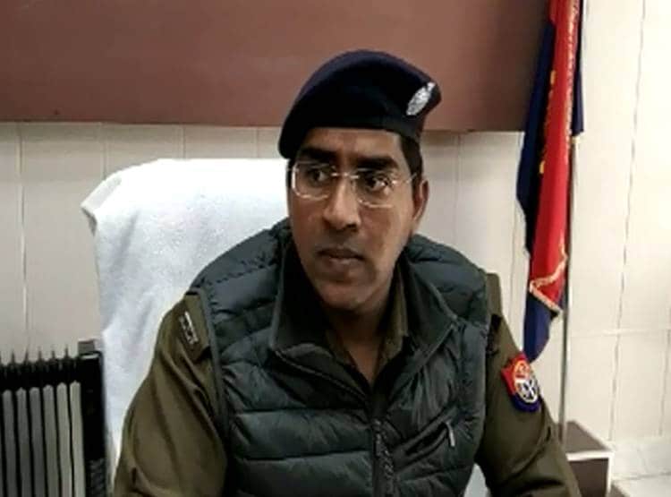 श्मशान से लाश का हाथ काटकर लाया पति, बोला- इसे पका दो, पत्नी हुई बेहोश