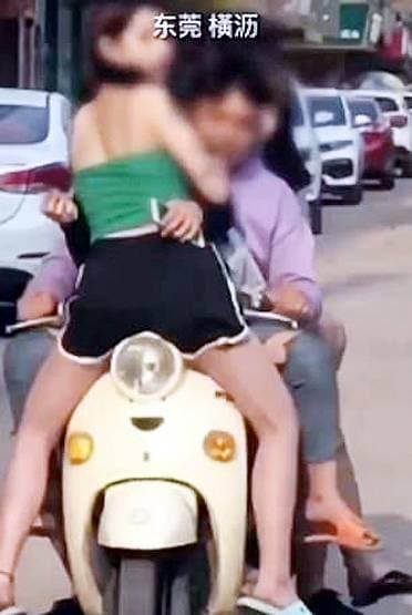 कोरोनाः चीन में 5 लड़कियों को स्कूटी पर घुमाया, अब हिरासत में हैं ये जनाब