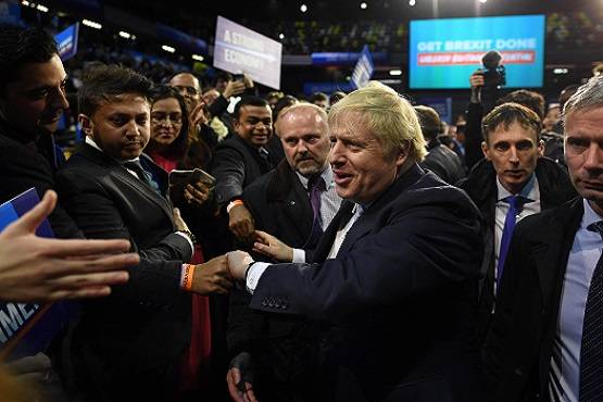 ब्रिटेन के PM ने की सगाई, मां बनने वाली है 24 साल छोटी गर्लफ्रेंड