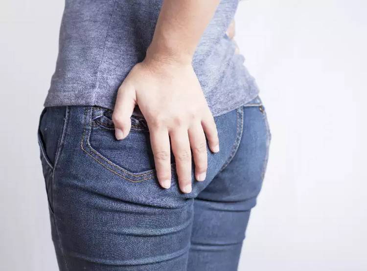 सुडौल बदन के लिए महिला को बट की सर्जरी करानी पड़ गई महंगी, हुआ ये हाल!