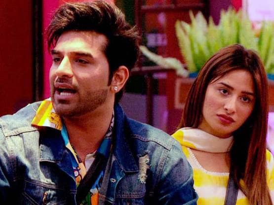 लॉकडाउन बना इन लवबर्ड्स के प्यार में रोड़ा, वीडियो कॉल से चल रहा काम!