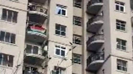 शंख बजने पर लोग बालकनी से पढ़ रहे गायत्री मंत्र, ताकि कोरोना से बच सकें