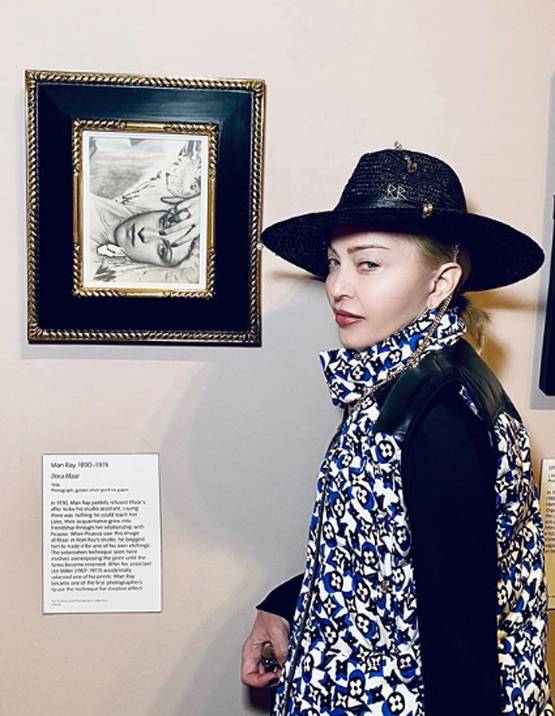 बाथटब में बैठकर मैडोना ने दिया कोरोना ज्ञान, ट्रोल होने पर किया ड‍िलीट