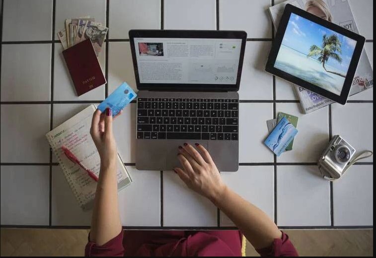 कोरोना : ICICI बैंक का फैसला, ग्राहकों को घर बैठे मिलेंगी 500 सुविधाएं