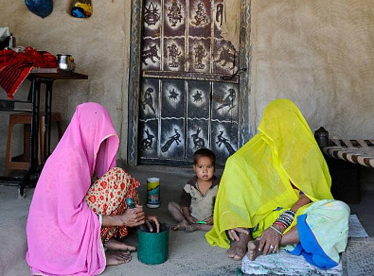 इन गांव में 100 सालों से नहीं मनाई गई होली, अशुभ है गुलाल उड़ाना