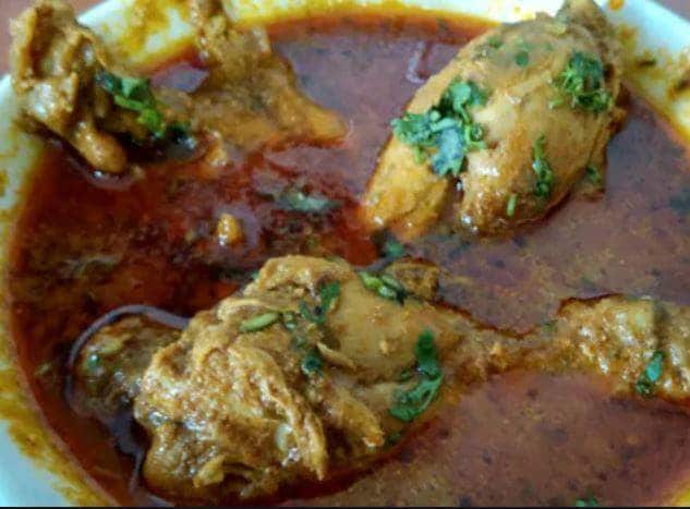 मिट्टी के भाव बिक रहा है चिकन, क्या इसे खाने से फैलता है कोरोना?