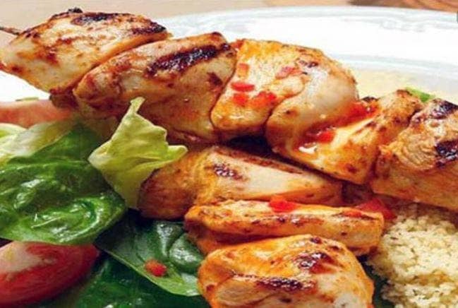 दिल्ली में कोरोना ने पसारे पैर, क्या चिकन खाने से फैल सकता है वायरस