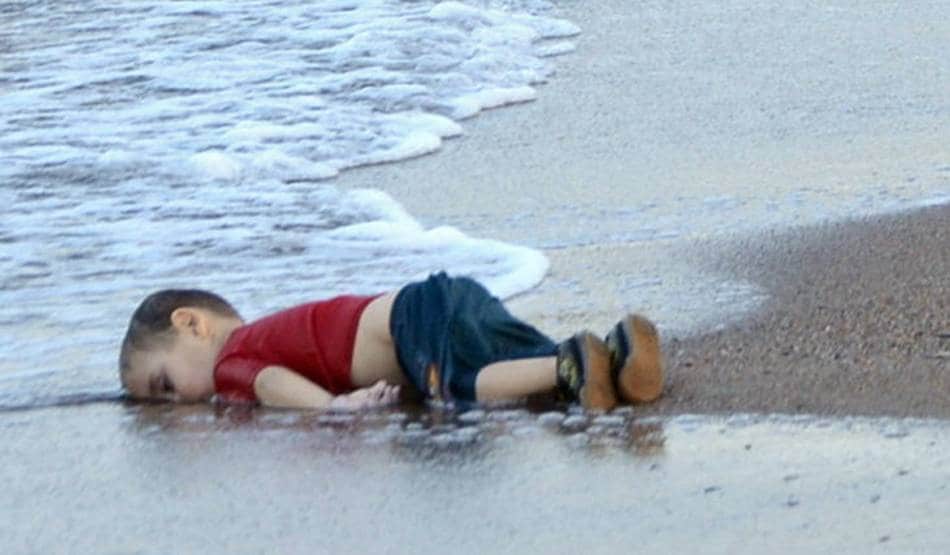 समुद्र तट पर मृत मिला था 3 साल का एलन, दोषियों को मिली 125 साल की सजा