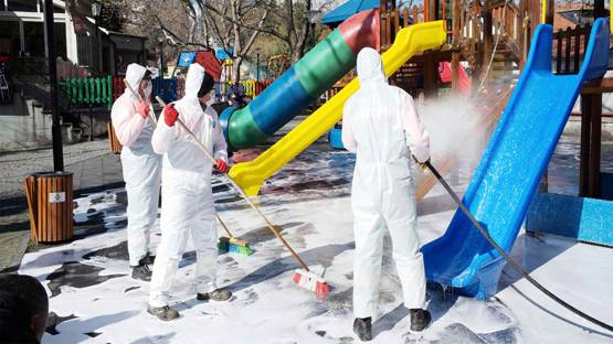 गुरुग्राम की एक सोसाइटी में कोरोना के खिलाफ जंग में एकजुट हुए लोग, गायत्री मंत्र का किया जाप