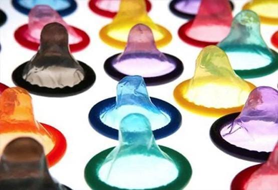 कोरोना इफेक्ट! इन देशों में अचानक कम हो गए कंडोम के स्टॉक