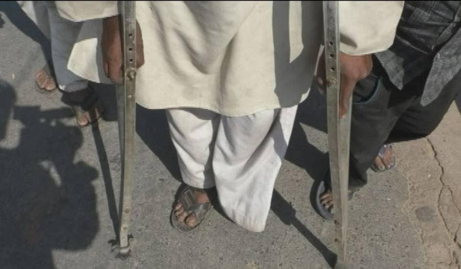 लॉकडाउन में पैदल ही 500 km के सफर पर निकल पड़ा ये दिव्यांग