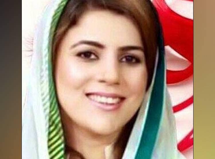 चेहरे पर लगे मास्क हटे तो रह गए निशान, PAK सांसद ने शेयर किए फोटो