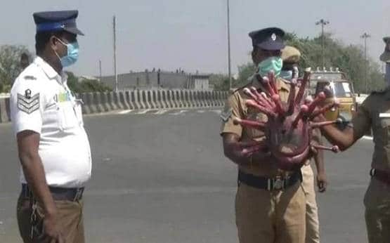 कोरोना हेलमेट: पुलिस ने निकाला अनोखा तरीका, देखकर चौंक गए लोग