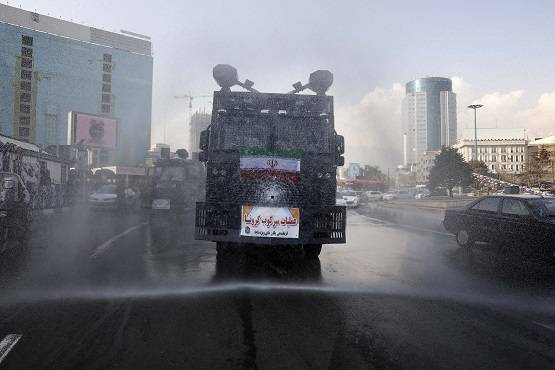 कोरोना: ईरान में फैली ऐसी अफवाह, नशीला पदार्थ पीने से 300 लोगों की मौत