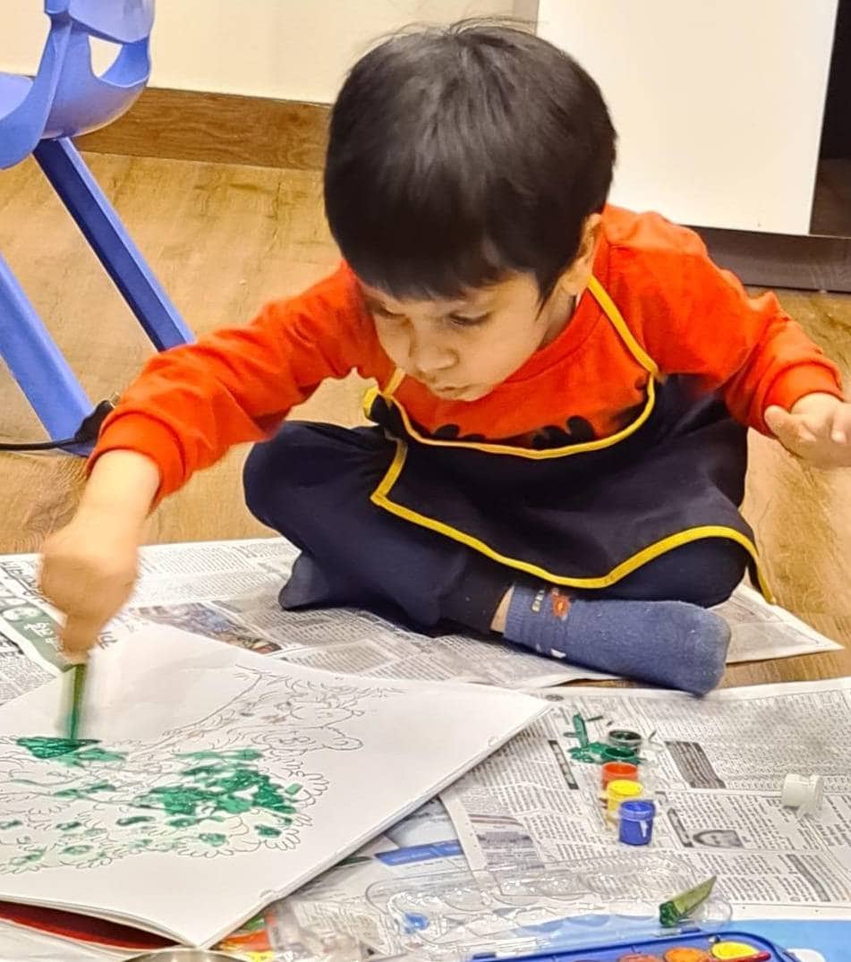 प्ले-ग्राउंड्स बन गए घर, अपने टैलेंट से बड़ों को भी तनाव से दूर रख रहे बच्चे