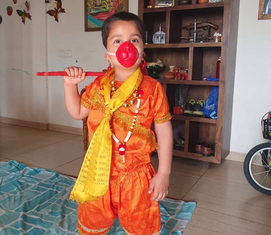 प्ले-ग्राउंड्स बन गए घर, अपने टैलेंट से बड़ों को भी तनाव से दूर रख रहे बच्चे