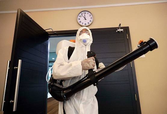 आपातकाल लगाकर कोरोना वायरस से कैसे निपटेगा अमेरिका?