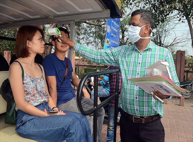 क्या उत्तर भारत में हुई बारिश बढ़ाएगी कोरोना का खतरा?