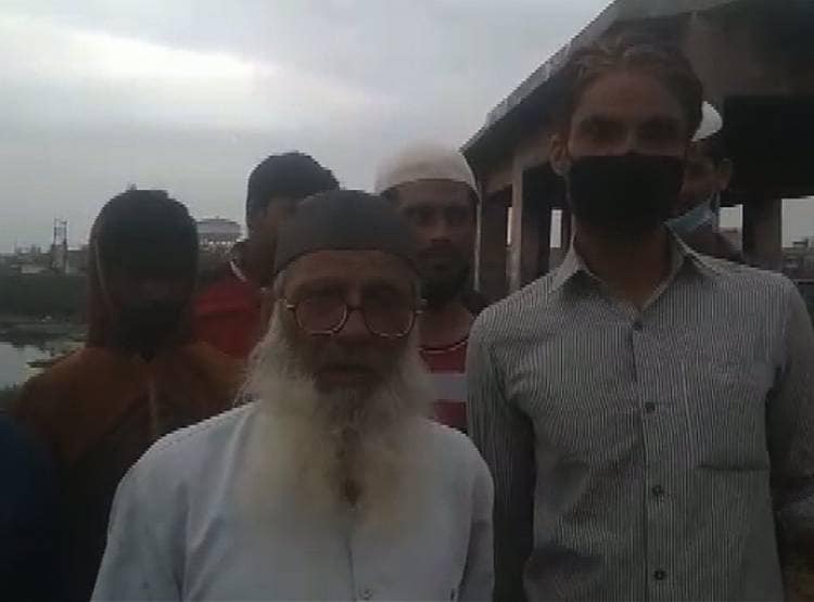 नहीं पहुंच पाए रिश्तेदार, मुस्लिमों ने अर्थी को कंधा देकर किया अंतिम संस्कार