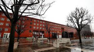 घरों में ताबूत, दफनाने की जगह नहीं, कोरोना से यहां ऐसे हैं हालात