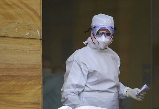 बेड पर था 87 साल का कोरोना का मरीज, डॉक्टर ने दिखाया सनसेट, वायरल