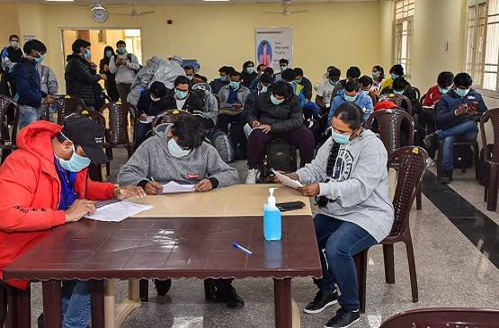 बेड पर था 87 साल का कोरोना का मरीज, डॉक्टर ने दिखाया सनसेट, वायरल