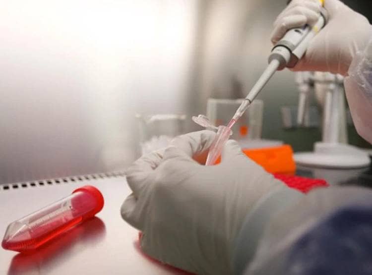 चीनी स्वास्थ्य अधिकारी का दावा- अप्रैल में आ सकते हैं कोरोना के टीके