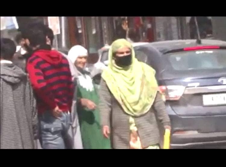 थिनर-ग्ल‍िसरीन से बन रहा था हैंड सैनिटाइजर, छापा पड़ा तो उड़े होश