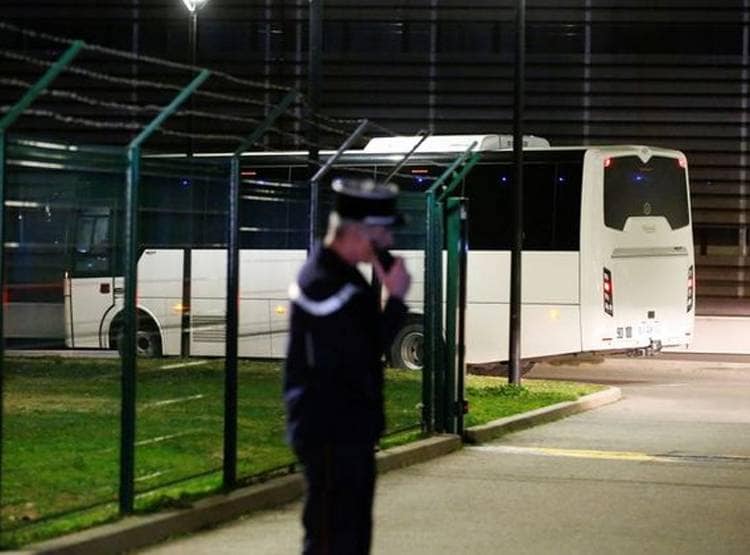 कोरोना का डर, इस देश ने कोने-कोने में लगवा दिए वॉश बेसिन