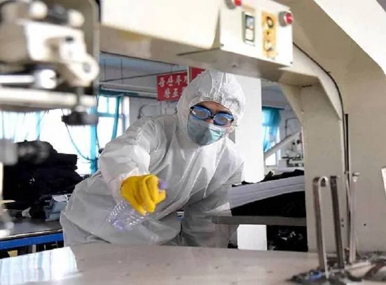 कोरोना इफेक्ट: हाइब्रिड कार बनाने वाली कंपनी अब बना रही मास्क-सैनिटाइजर