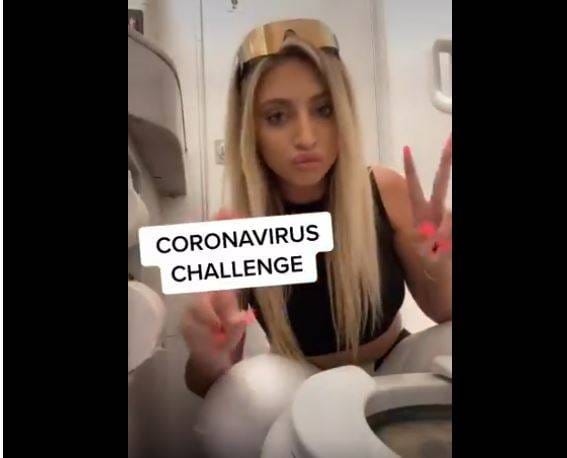 जीभ से टॉयलेट सीट चाटकर महिला ने दिया कोरोना चैलेंज, लोग भड़के