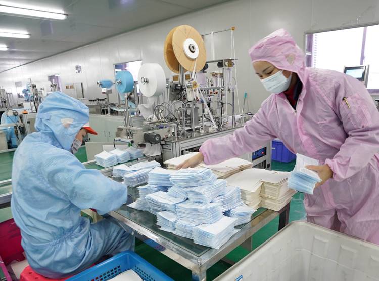 चीनी स्वास्थ्य अधिकारी का दावा- अप्रैल में आ सकते हैं कोरोना के टीके