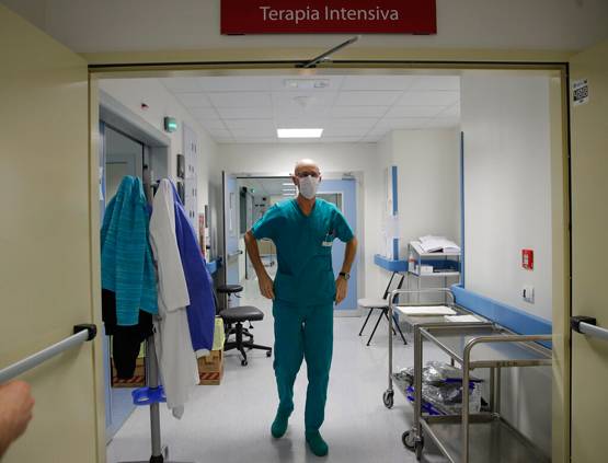 UK: 21 साल की लड़की की कोरोना से मौत, देशभर के लोगों ने दी श्रद्धांजलि