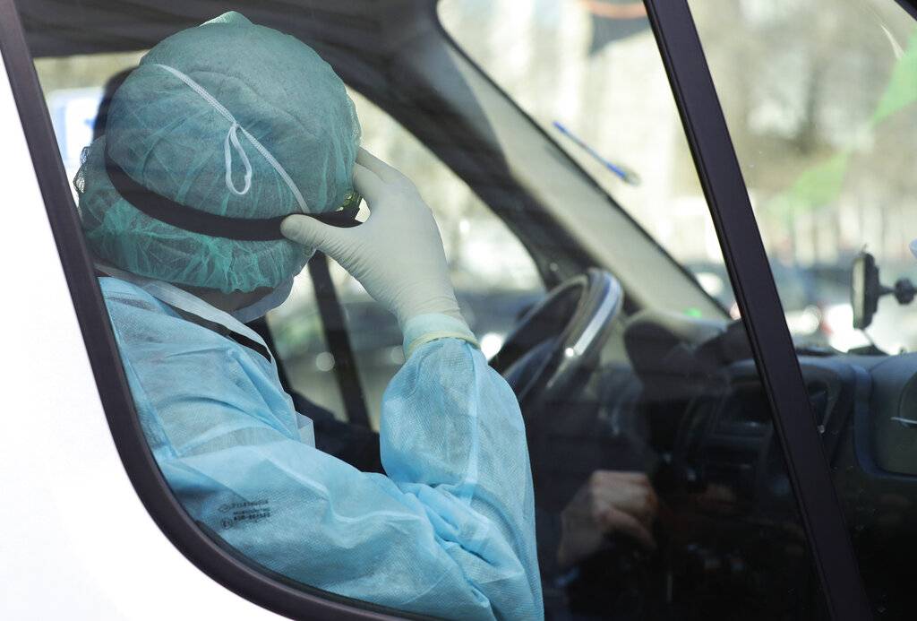 पार्टी में साथ पी सिगरेट-शराब, कोरोना वायरस से संक्रमित हुए 11 दोस्त