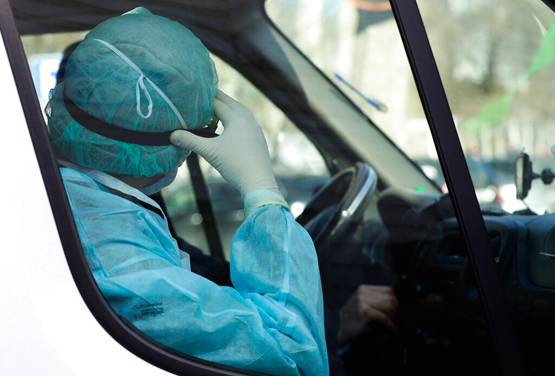 रिपोर्ट में दावा- कोरोना से अमेरिका में जा सकती है 5 लाख लोगों की जान