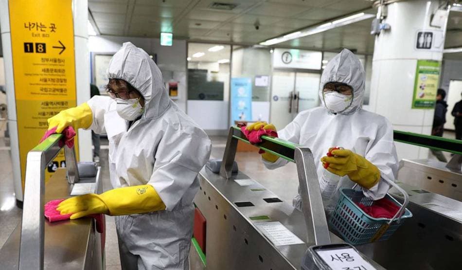 कोरोना: PAK में 2 करोड़ मास्क की तस्करी में फंसे अफसर, होगी जांच