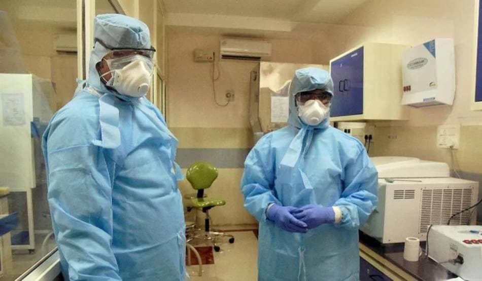 अस्पताल की खुली पोल, यहां कोरोना मरीजों का खुले में हो रहा इलाज