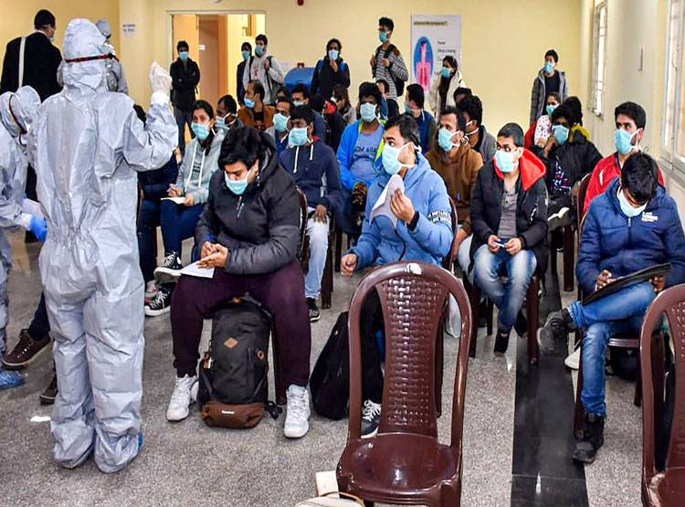 न डॉक्टर्स, न सैनेटाइजर, कोरोना संदिग्धों ने बताई बदहाल आइसोलेशन सेंटर की कहानी