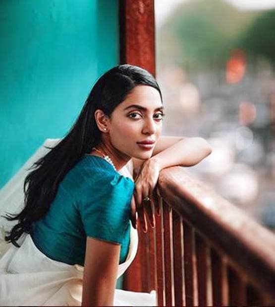 कोरोना वायरस का खौफ, रोकनी पड़ी एक्ट्रेस शोभिता की फिल्म की शूटिंग