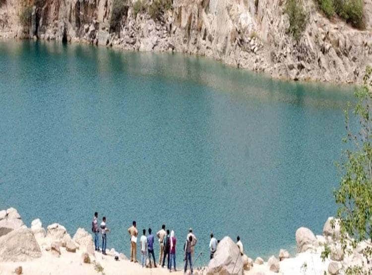 'खूनी झील' में मिली एक और लाश, खतरनाक है इस 'पानी की कहानी'