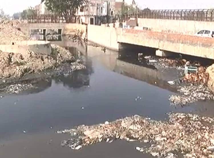 दिल्ली के नाले उगल रहे लाशें, दो द‍िन की ह‍िंसा में अब तक 46 मौतें