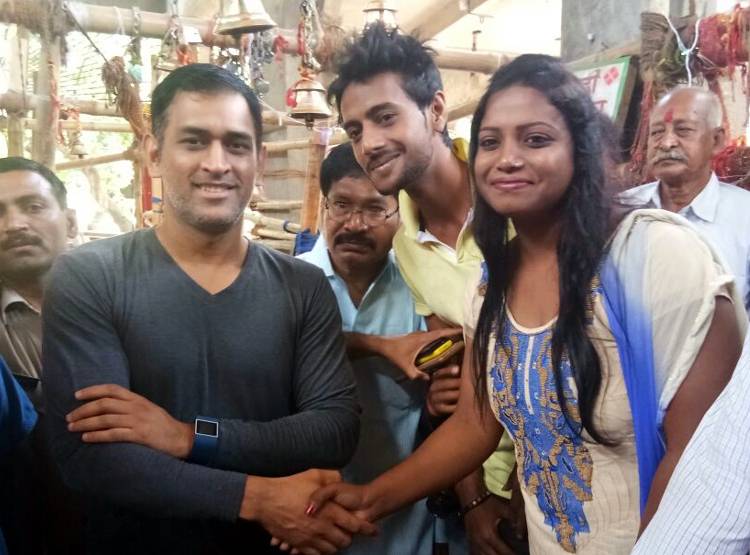 जिस मंदिर में धोनी मांगते थे जीत की मन्नत, वहां नवरात्र में लटका ताला