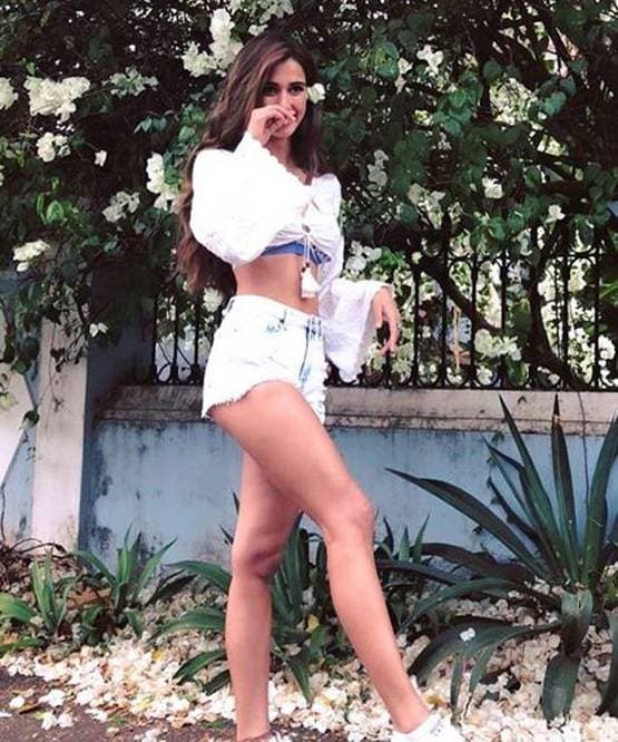 दिशा पाटनी को ड्राइवर ऑफर कर रहा था सेनिटाइजर, कर दिया मना