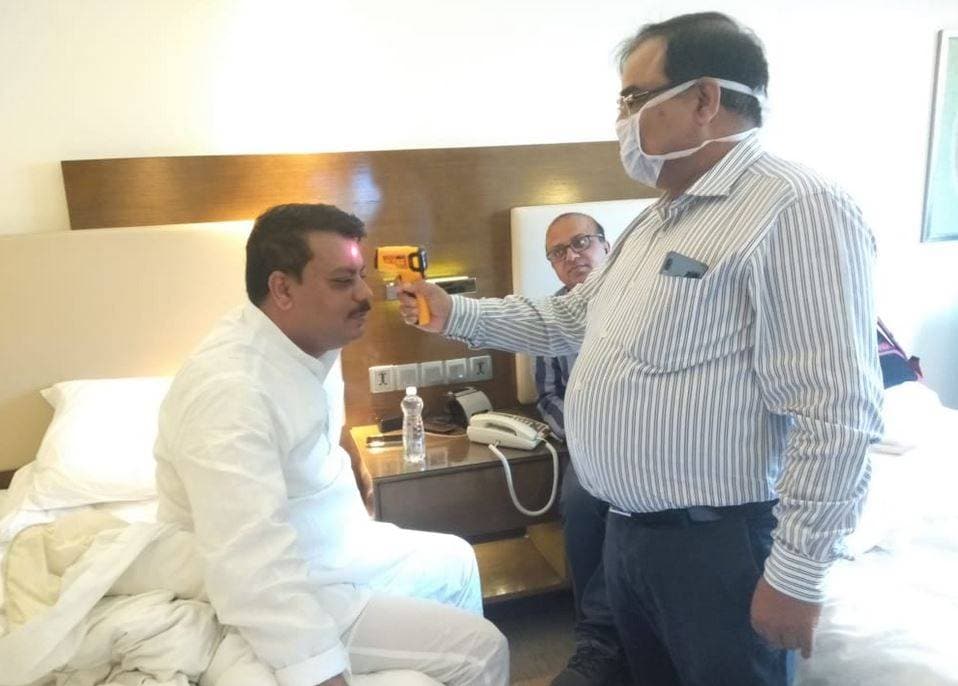 कोरोना: MP में सियासी संकट के बीच फ्लोर टेस्ट से पहले विधायकों की हुई स्क्रीनिंग