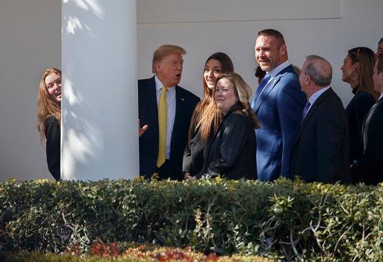 आपातकाल लगाकर कोरोना वायरस से कैसे निपटेगा अमेरिका?